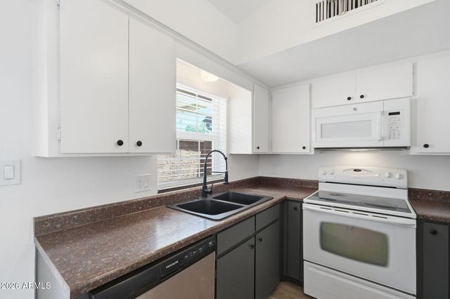 1320 E BETHANY HOME Road 52, Phoenix, AZ 85014