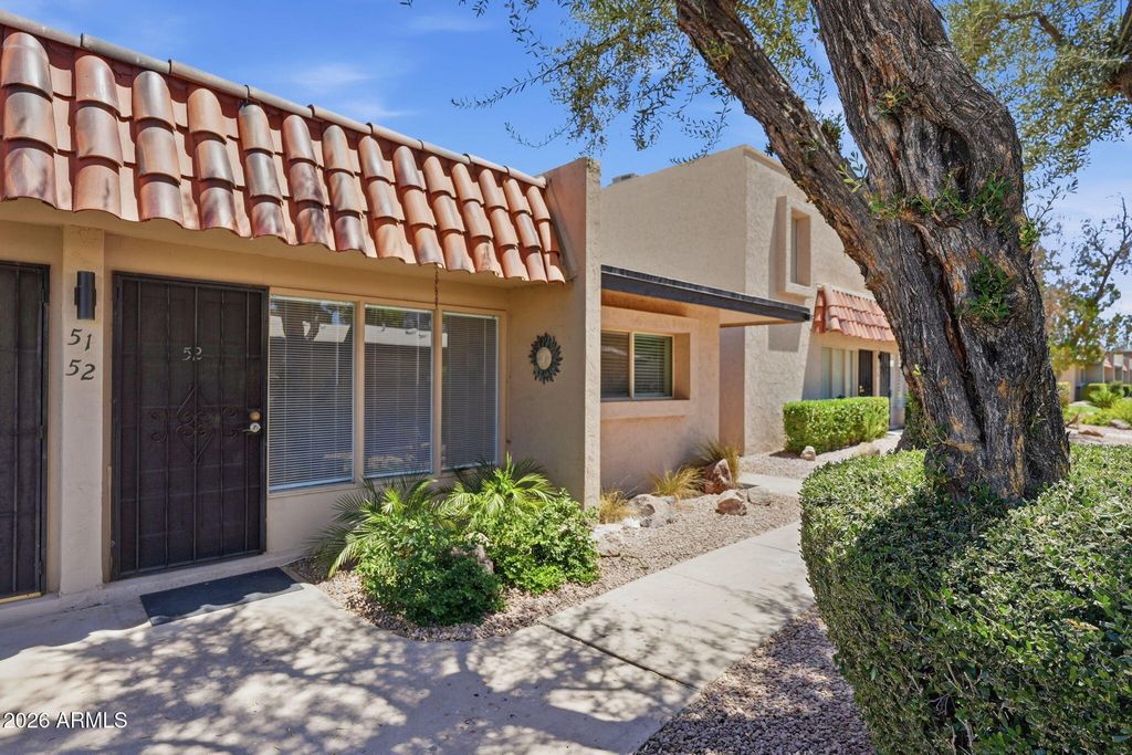 1320 E BETHANY HOME Road 52, Phoenix, AZ 85014 — photo 3