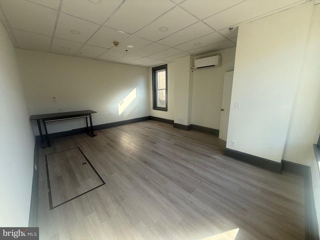 4215 MANAYUNK AVE, Philadelphia, PA 19128