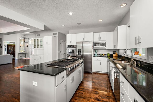 7021 Howard Lane, Eden Prairie, MN 55346