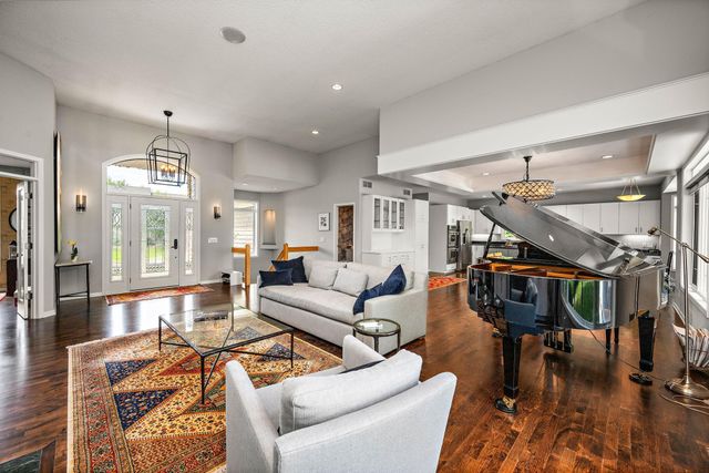 7021 Howard Lane, Eden Prairie, MN 55346
