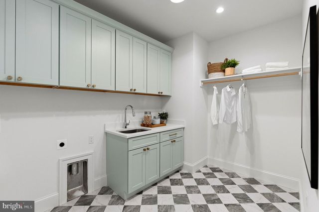 6908 CARMICHAEL AVE, Bethesda, MD 20817