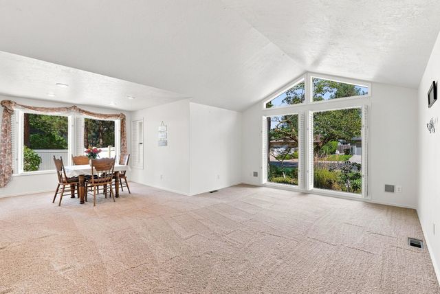 5227 W Alderwood Ave, Spokane, WA 99208