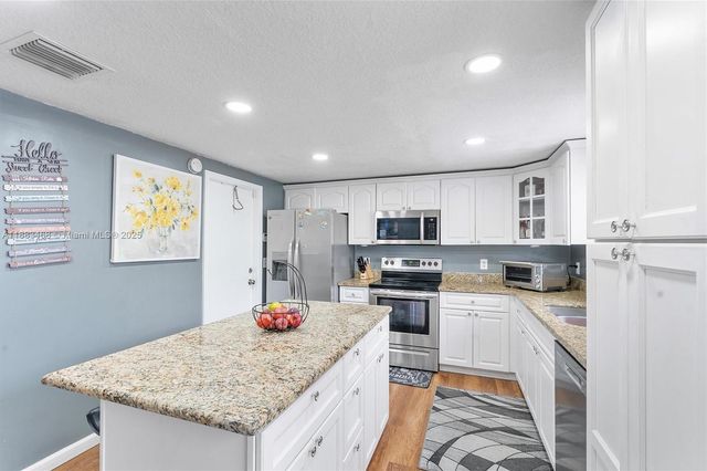 649 Latona Ave, Lake Worth, FL 33460