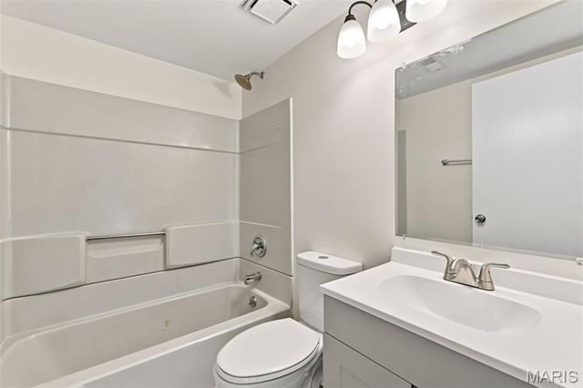 122 Samarra Estates Drive I, Fenton, MO 63026