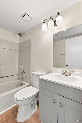 122 Samarra Estates Drive I, Fenton, MO 63026