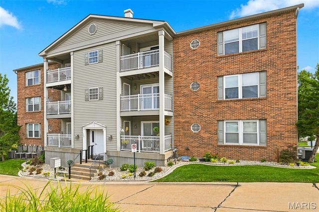 122 Samarra Estates Drive I, Fenton, MO 63026