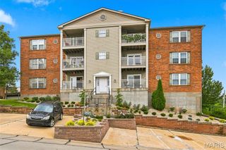 122 Samarra Estates Drive I, Fenton, MO 63026