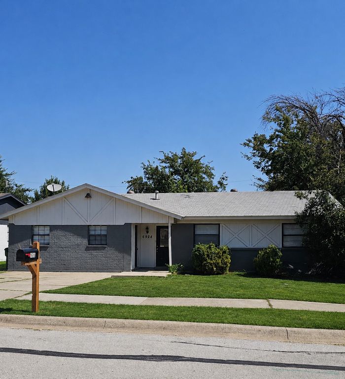 6924 Yorkston Street, Watauga, TX 76148 — exterior