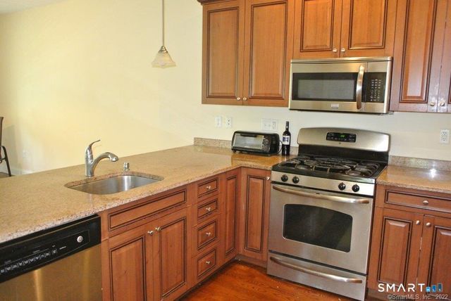 140 Kyles Way 140, Shelton, CT 06484