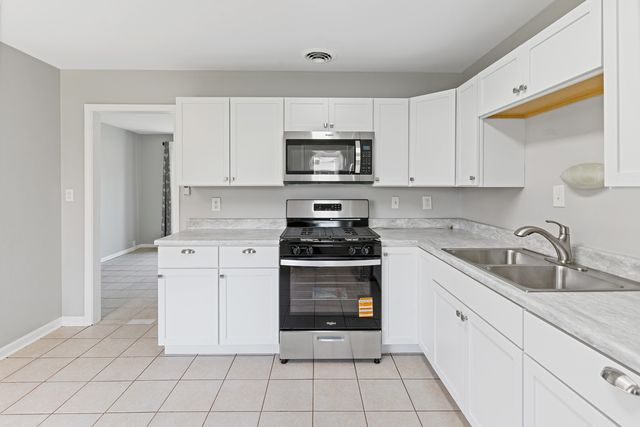 302 Healy Avenue, Romeoville, IL 60446