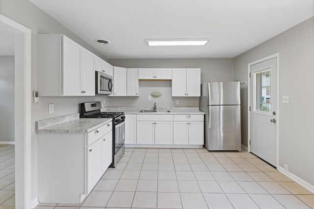 302 Healy Avenue, Romeoville, IL 60446