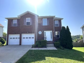 1517 Buchanon Dr, Clarksville, TN 37042