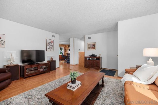 848 Harding St, Escondido, CA 92027