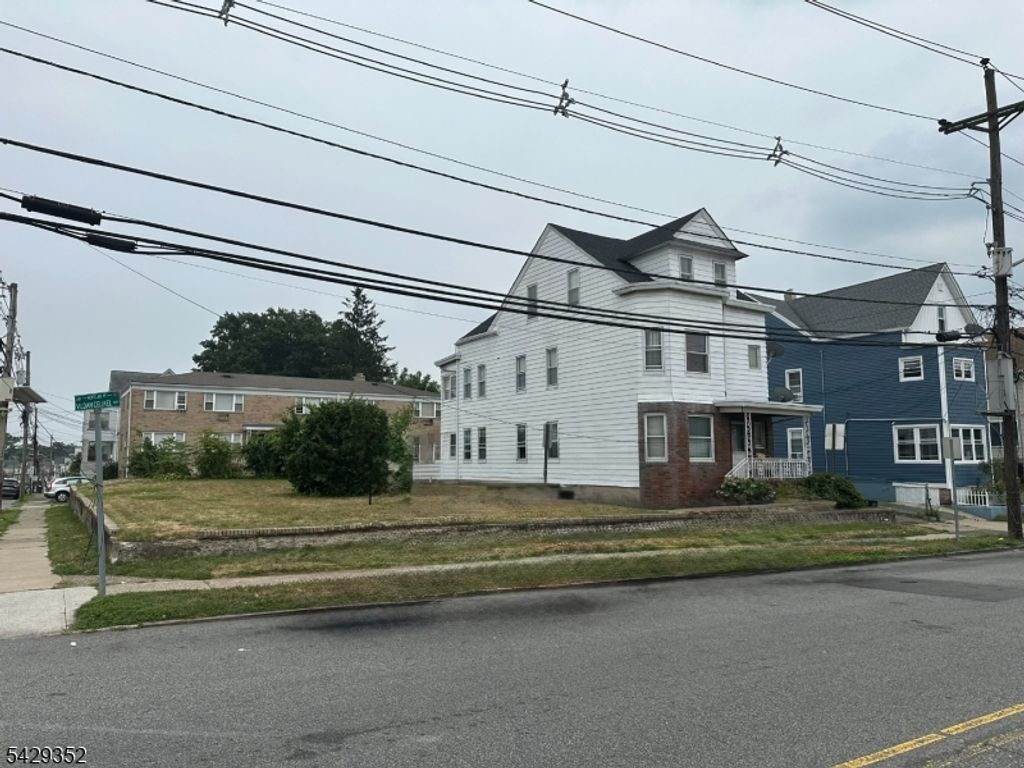 82 Montclair Ave, Paterson City, NJ 07503