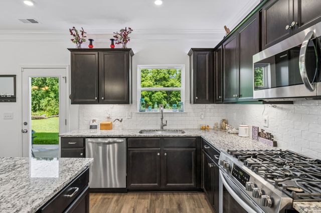 229 Stonewall Dr, Columbia, TN 38401