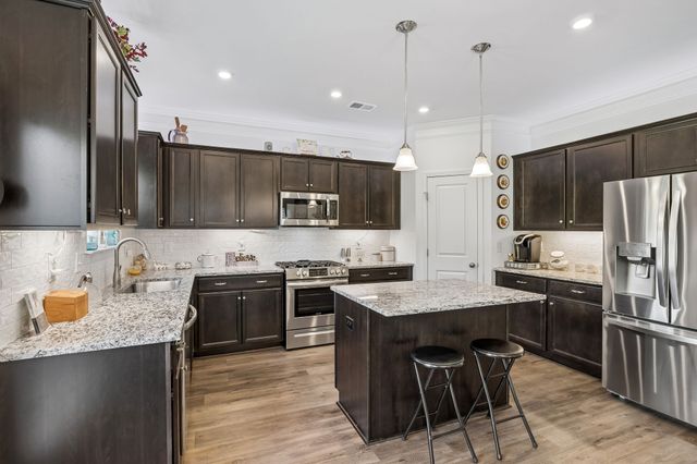 229 Stonewall Dr, Columbia, TN 38401