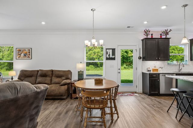 229 Stonewall Dr, Columbia, TN 38401