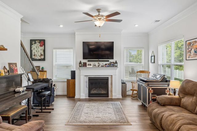 229 Stonewall Dr, Columbia, TN 38401