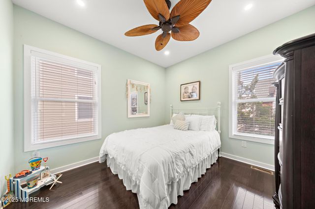 27 W South 33rd Street, Long Beach Twp, NJ 08008