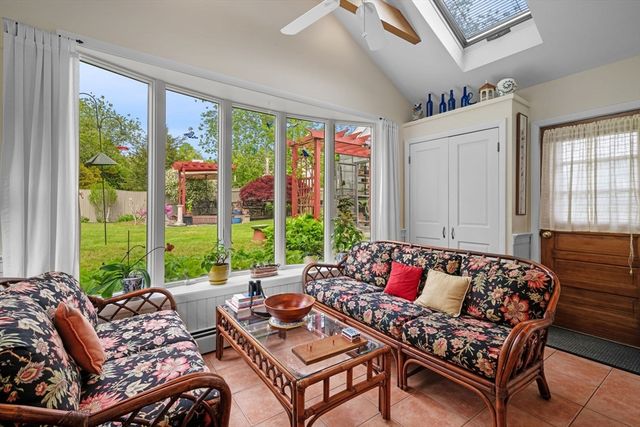 88 Moffatt Rd, Salem, MA 01970