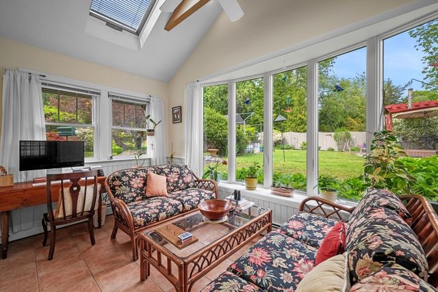 88 Moffatt Rd, Salem, MA 01970