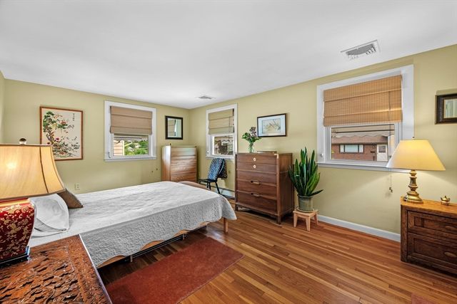 88 Moffatt Rd, Salem, MA 01970