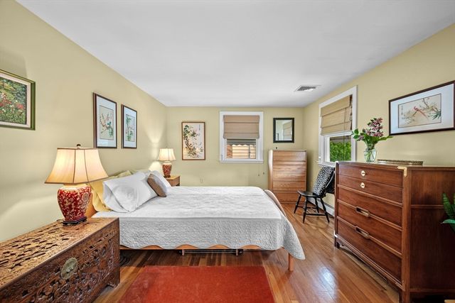 88 Moffatt Rd, Salem, MA 01970