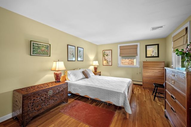 88 Moffatt Rd, Salem, MA 01970