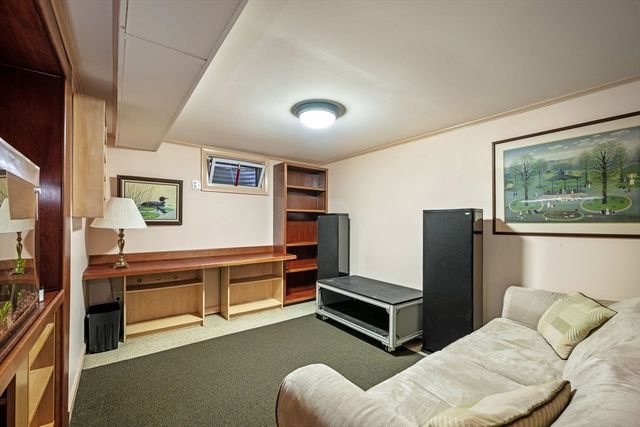 88 Moffatt Rd, Salem, MA 01970