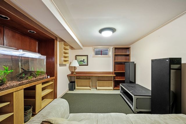 88 Moffatt Rd, Salem, MA 01970