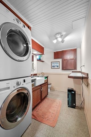 88 Moffatt Rd, Salem, MA 01970