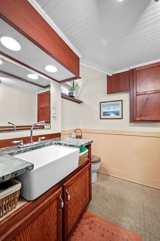 88 Moffatt Rd, Salem, MA 01970