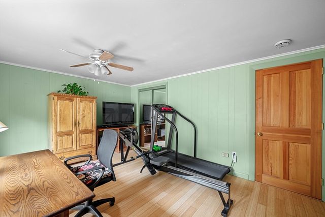 88 Moffatt Rd, Salem, MA 01970
