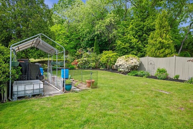 88 Moffatt Rd, Salem, MA 01970