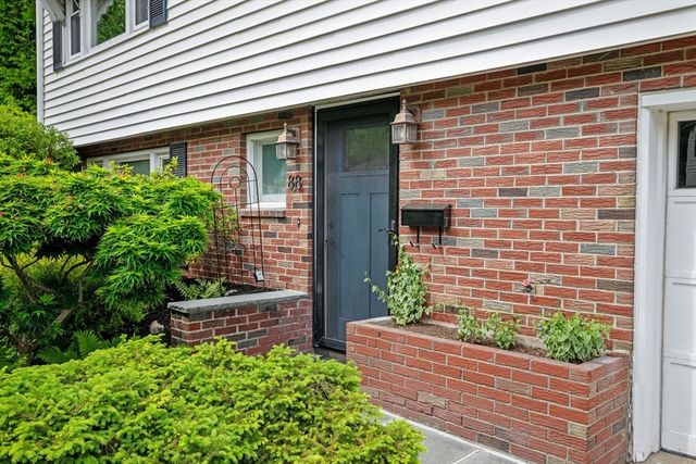 88 Moffatt Rd, Salem, MA 01970