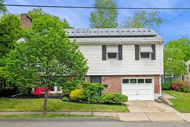 88 Moffatt Rd, Salem, MA 01970