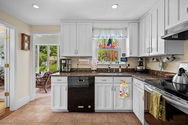 88 Moffatt Rd, Salem, MA 01970