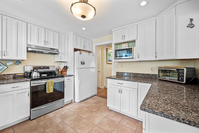 88 Moffatt Rd, Salem, MA 01970