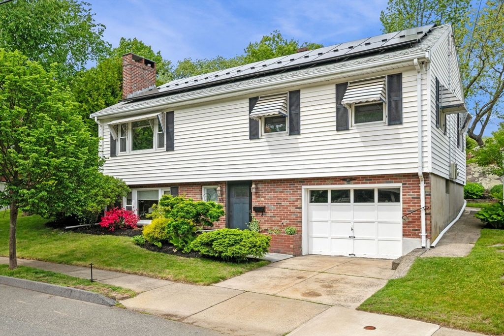 88 Moffatt Rd, Salem, MA 01970