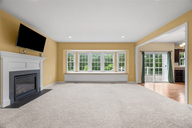 1702 S Hawthorn Ct, Franklin Park, PA 15237