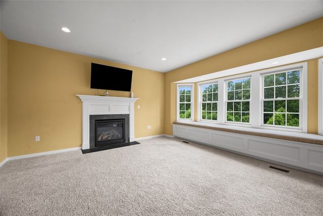 1702 S Hawthorn Ct, Franklin Park, PA 15237