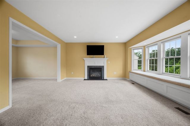 1702 S Hawthorn Ct, Franklin Park, PA 15237