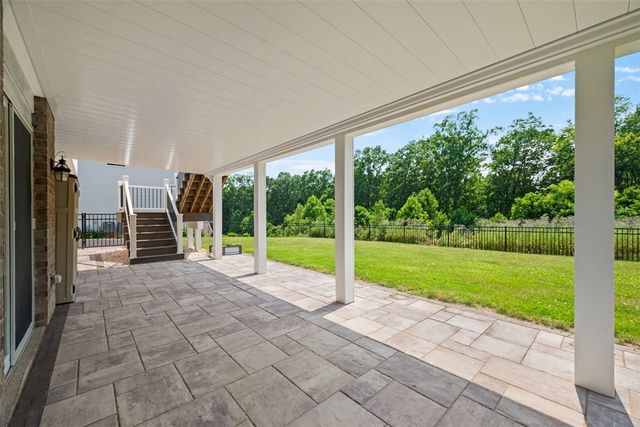 1702 S Hawthorn Ct, Franklin Park, PA 15237