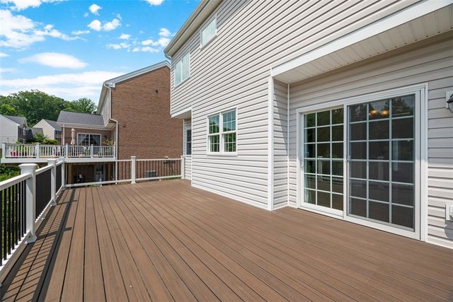 1702 S Hawthorn Ct, Franklin Park, PA 15237