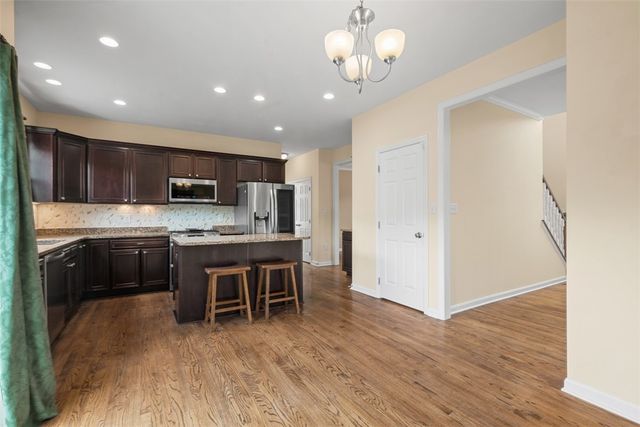 1702 S Hawthorn Ct, Franklin Park, PA 15237