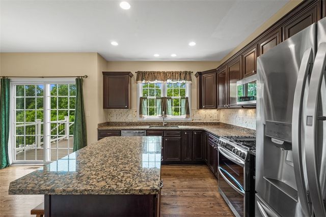 1702 S Hawthorn Ct, Franklin Park, PA 15237