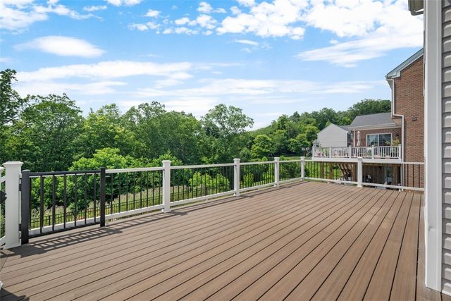 1702 S Hawthorn Ct, Franklin Park, PA 15237