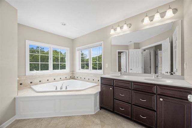 1702 S Hawthorn Ct, Franklin Park, PA 15237