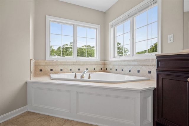 1702 S Hawthorn Ct, Franklin Park, PA 15237